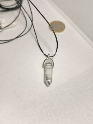 Ciondolo di HOWLITE BIANCA biterminato